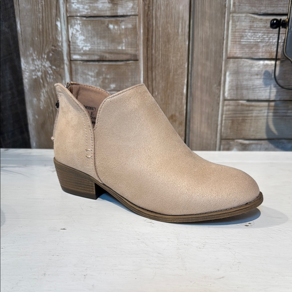 Journee Collection Women's Cream Ankle Booties